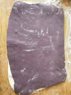Make Black-meat double-coloured buns step 3