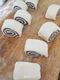 Make Black-meat double-coloured buns step 5