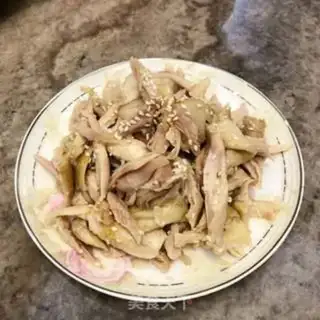Make The salted chicken powdered hand tore the chicken leg step 3