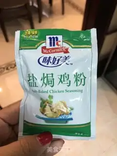 Make The salted chicken powdered hand tore the chicken leg step 4