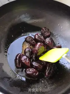 Make Sweet red dates step 4