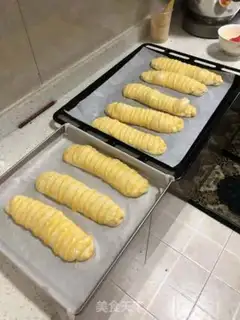 Make caterpillar butter bread step 17