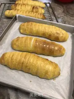 Make caterpillar butter bread step 18