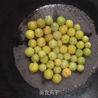 Make Sour and sweet plums step 1