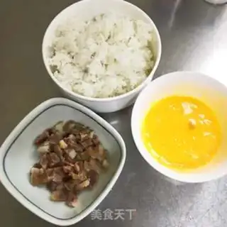 Make Pelican salami fried rice step 0