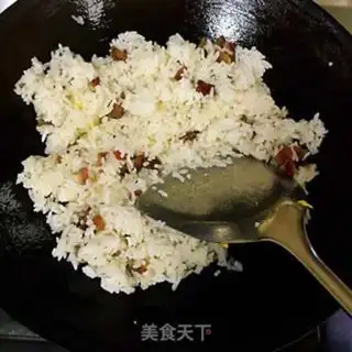 Make Pelican salami fried rice step 3