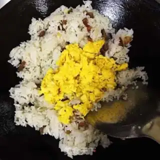 Make Pelican salami fried rice step 4