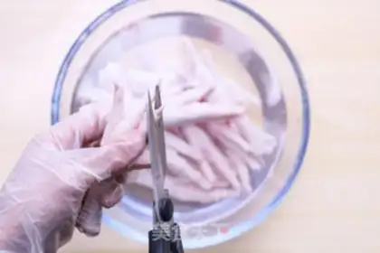 Make Hot beer chicken claws step 1