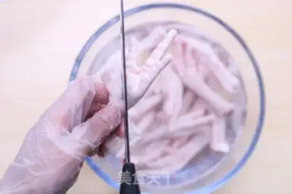 Make Hot beer chicken claws step 2