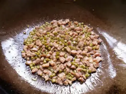 Make Sour bean omelet fried rice step 5