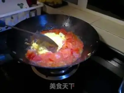 Make Tomato fried eggs step 4