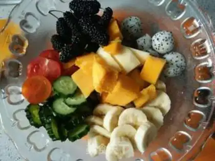 Make Healthy fruit and vegetables salad step 0