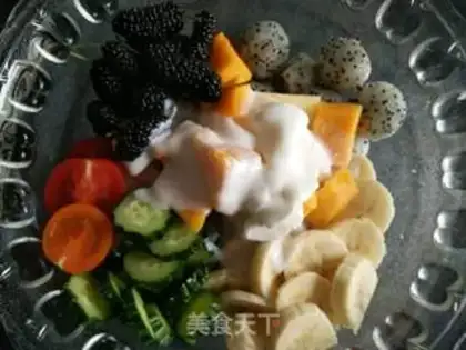 Make Healthy fruit and vegetables salad step 1
