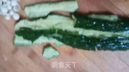 Make cucumber pickles step 1