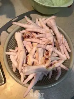 Make The red chicken claws of the sour web step 1