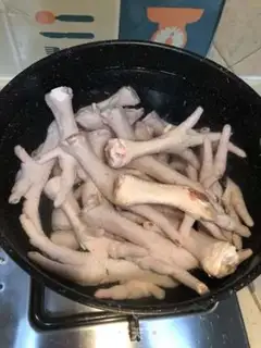 Make The red chicken claws of the sour web step 2