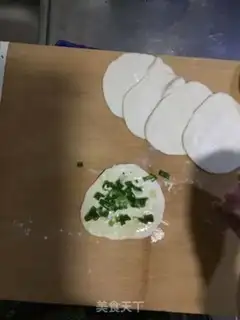 Make A dumpling-skin-second onion waffles step 2