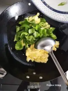 Make Chili fried eggs step 3