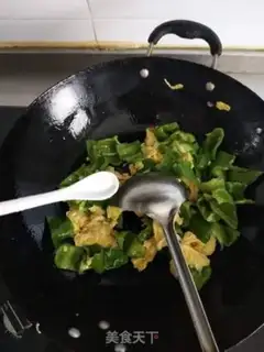 Make Chili fried eggs step 4