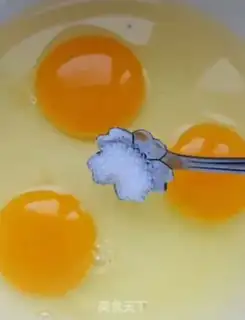 Make Eggs step 1