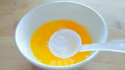 Make Fried eggs and dumplings step 12