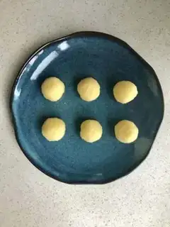 Make Heart-shaped coconut bread step 5