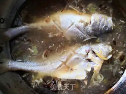 Make The family yellowfish step 5