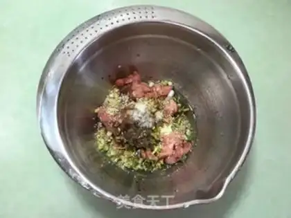 Make Pork cabbage pie step 2
