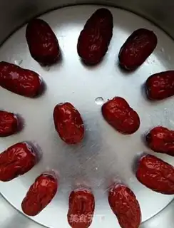 Make Red dates, red bean cake step 4