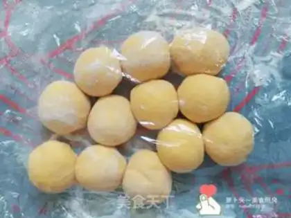 Make Pumpkin pigeon buns step 0