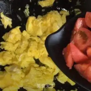 Make Tomato egg noodles step 4