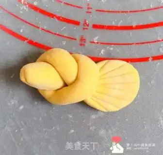 Make Pumpkin pigeon buns step 3
