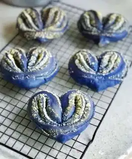 Make Heart-shaped coconut bread step 19