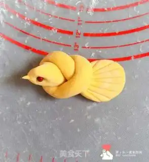Make Pumpkin pigeon buns step 4