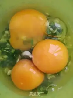 Make Onion fried eggs step 1