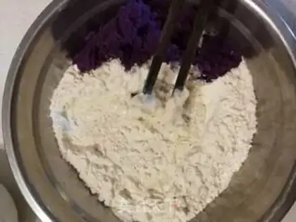 Make Milky potato rose rolls step 3