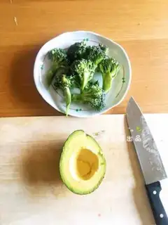 Make Butter and blue, low-carat salad step 1