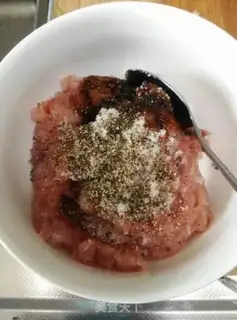 Make Black pepper pork sausage step 1