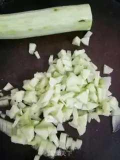 Make cucumber fried duck eggs step 0