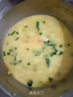 Make cucumber fried duck eggs step 2