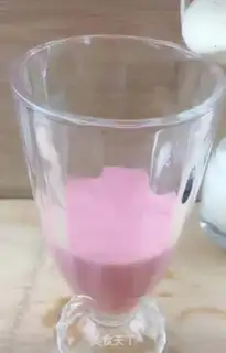 Make Three-colour milkshakes step 6