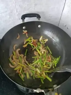 Make Garlic hips step 4