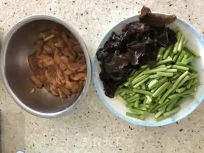 Make Chicken with garlic step 1