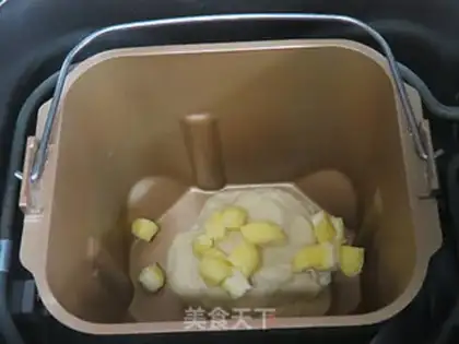Make Double-coloured bears squeeze bread step 1