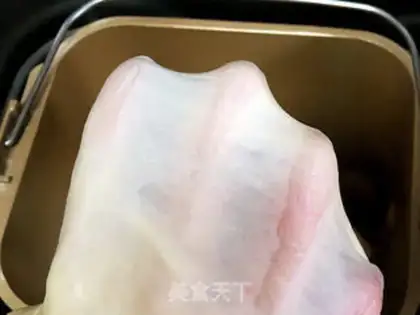 Make Double-coloured bears squeeze bread step 2
