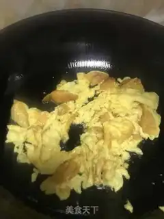 Make Garlic fried eggs step 2