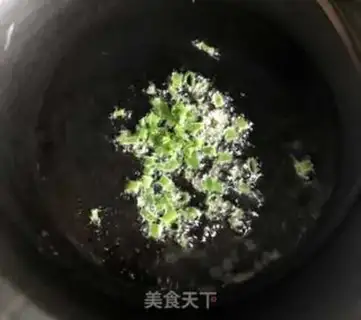 Make Tea mushrooms fried green bean sprouts step 1