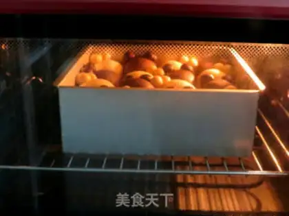 Make Double-coloured bears squeeze bread step 11