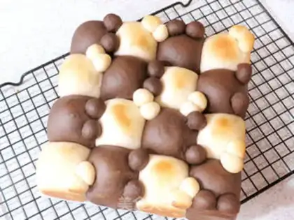 Make Double-coloured bears squeeze bread step 12