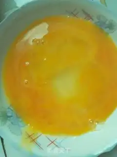 Make Scrambled eggs step 1